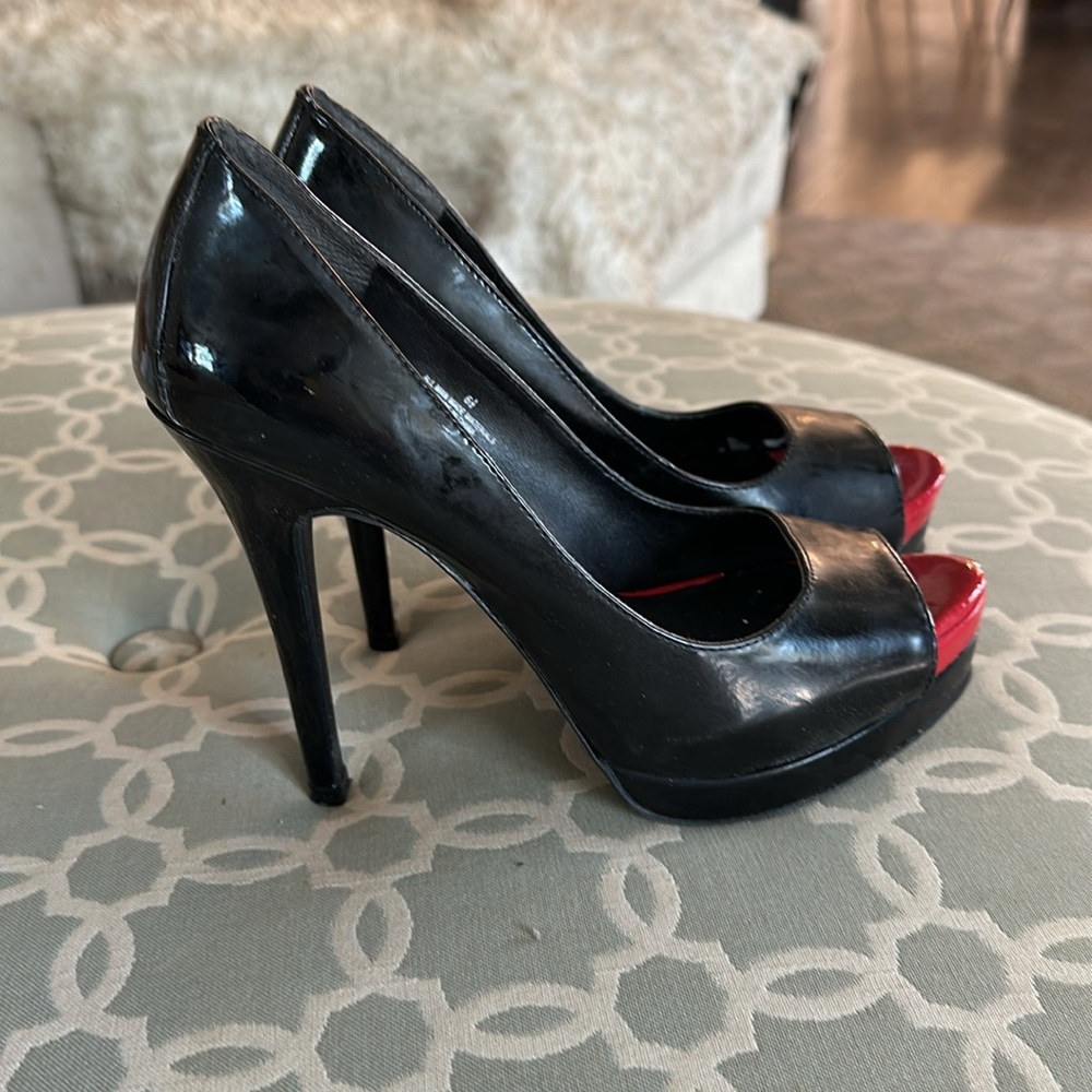 Black Faux Paten Leather Pump w/Red Peekaboo Toe 5” heel